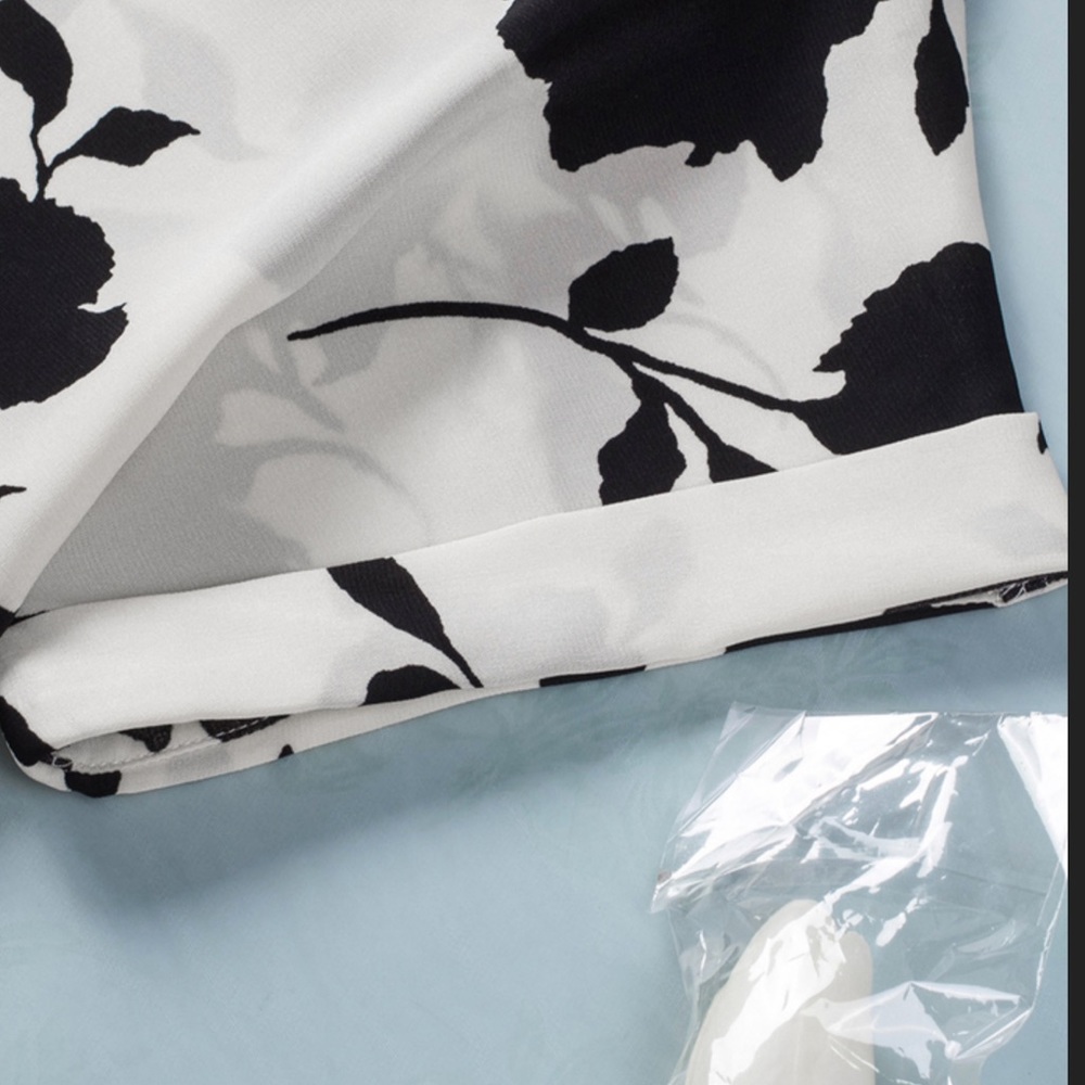 #31 1 Left! White & Black Floral V-Neck Top - Picture 7 of 11